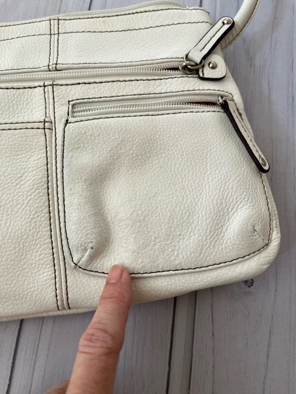 Tignanello pebbled leather crossbody shoulder off white leather purse. - Picture 15 of 16